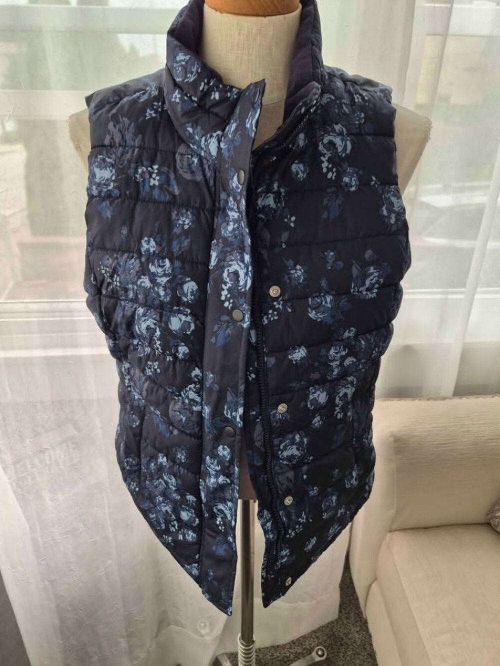 Gap Floral Puffer Vest Size M